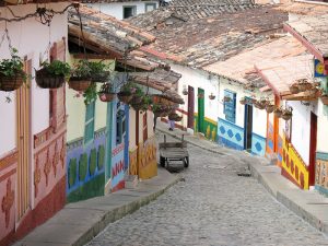 CALLE DEL RECUERDO GUATAPE